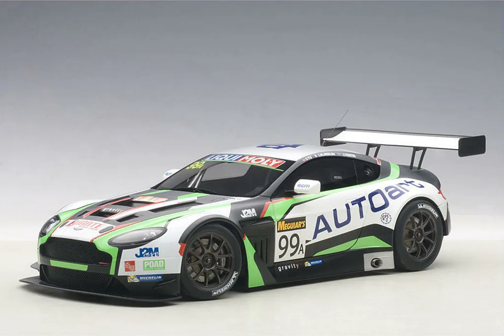 Réplique Aston Martin V12 Vantage Bathurst 2015 1:18 AUTOart Réaliste