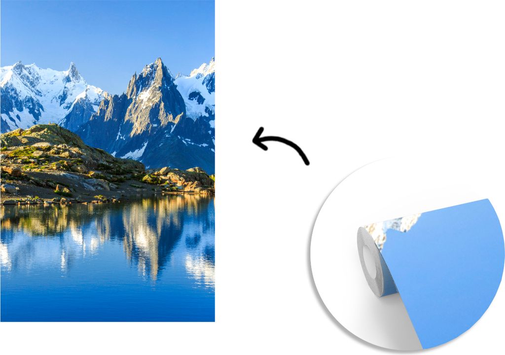 MuchoWow Fototapete für Wohnzimmer oder Schlafzimmer Wandtapete Vinyl Motivtapete Die schneebedeckten Gipfel des Mont Blanc spiegeln sich im Wei...