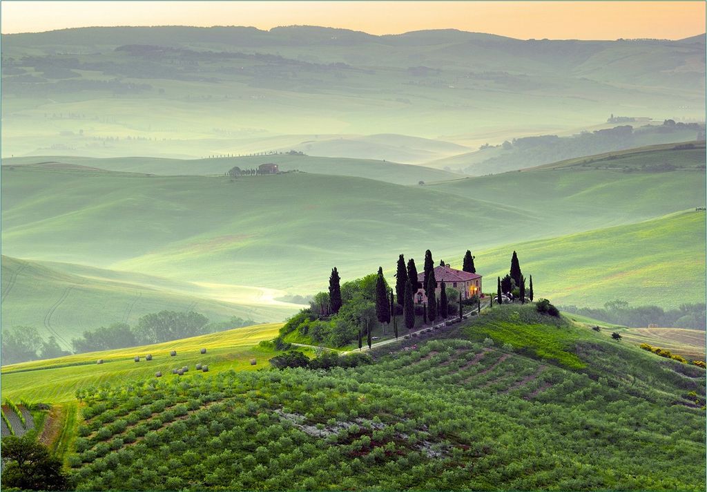 Wallario Fototapete Vliestapete, seidenmatte Oberfläche, einfache Verarbeitung, Größe 200 x 140 cm, Motiv Toskana in Italien
