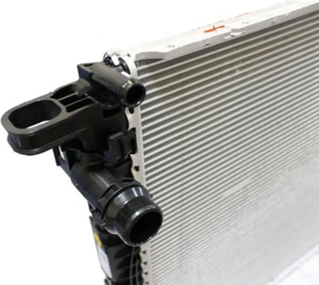 Évitez la surchauffe avec le radiateur moteur MAHLE CR 2176 000P fiable