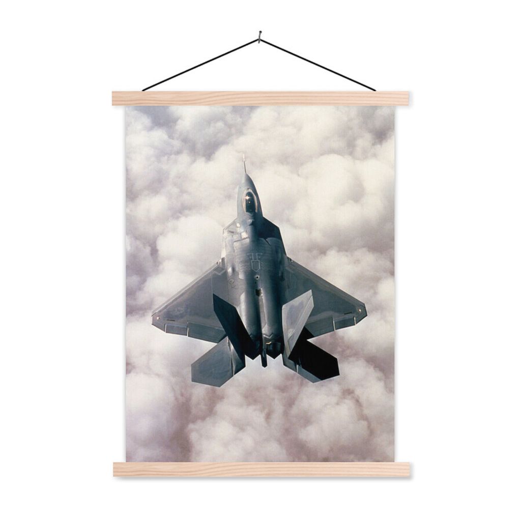 MuchoWow Textilposter Die Spitze eines Kampfflugzeugs mit vielen weißen Wolken 40x53 cm mit holzfarbenen Rahmen - Schlafzimmer