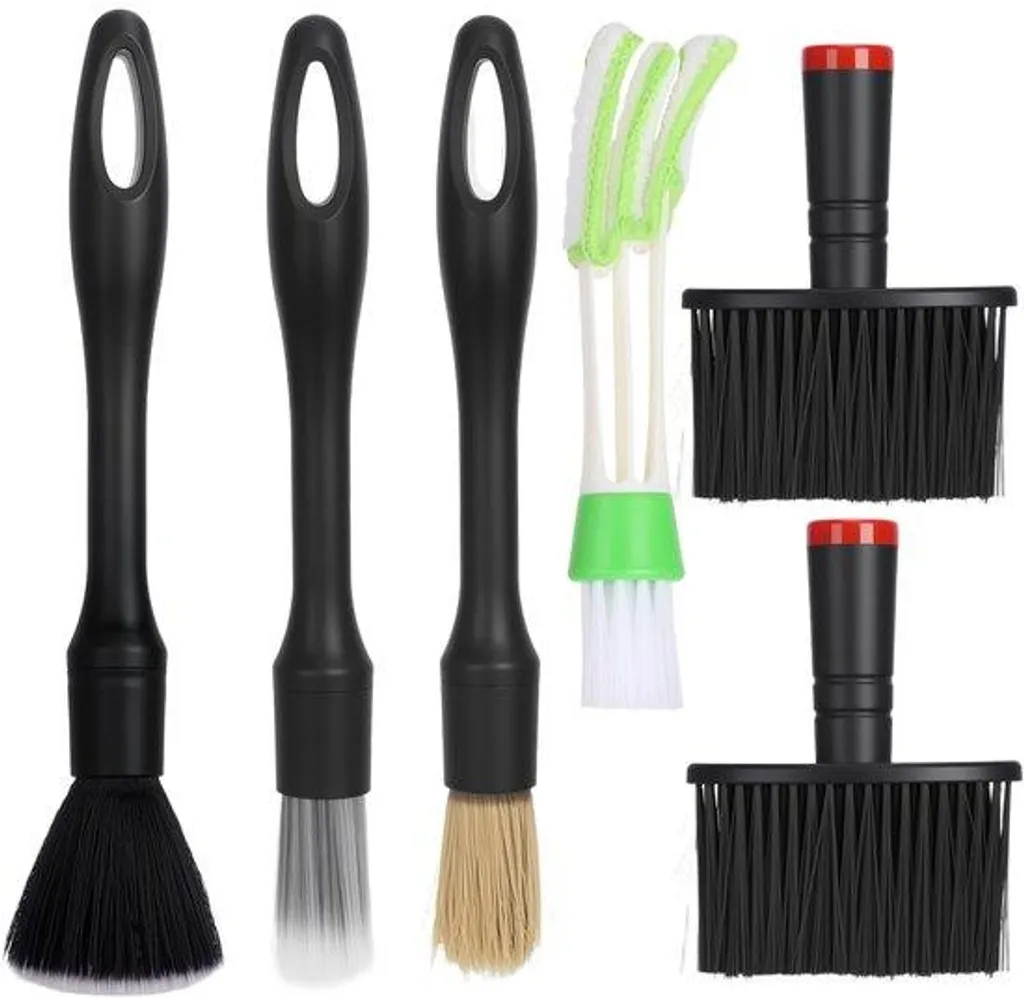 Brosse nettoyage voiture pour supprimer la poussière des interstices