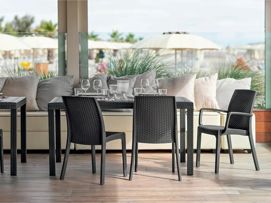 Chaise Virginia Bica en rotin empilable pour terrasse jardin et bar