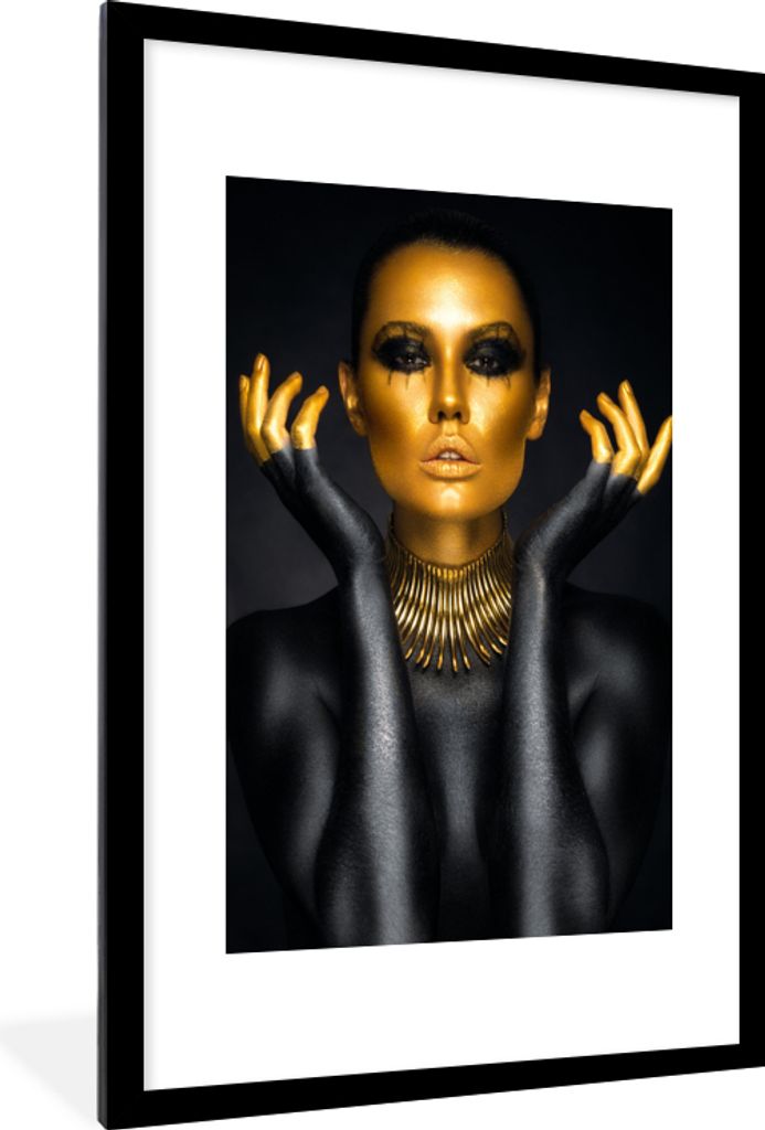 MuchoWow MuchoWow Gerahmtes Poster Frau - Porträt - Gold - Luxus - Schwarz 60x90 cm - Poster mit zchwarzem Bilderrahmen - Dekoration - Wandpos...