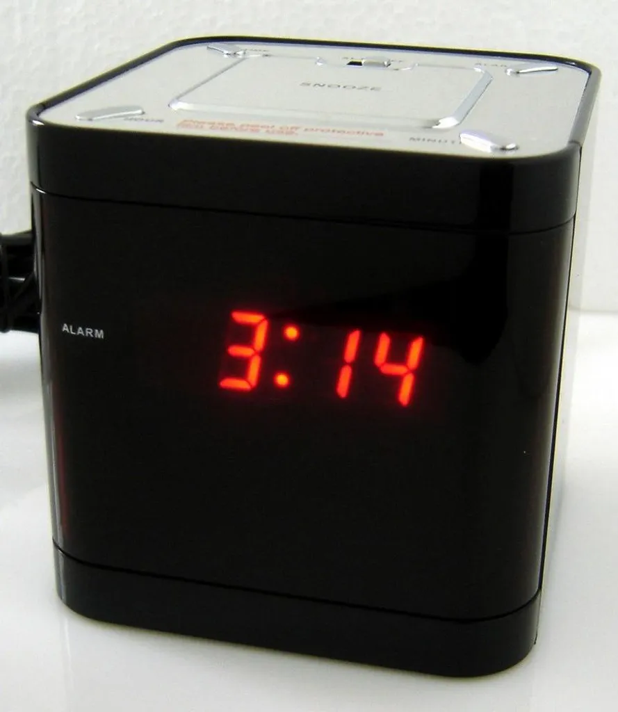 Réveil à Quartz Rouge Pevanda PEV 0503 - Horloge de Table de Chevet