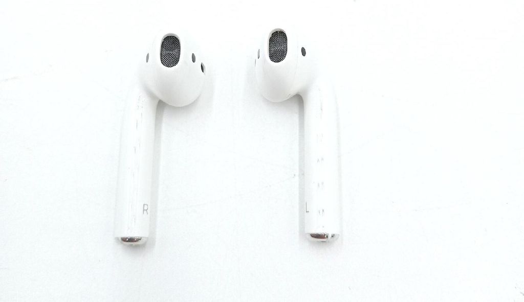 Apple MV7N2ZM/A Apple AirPods with Charging Case MV7N2ZM/A