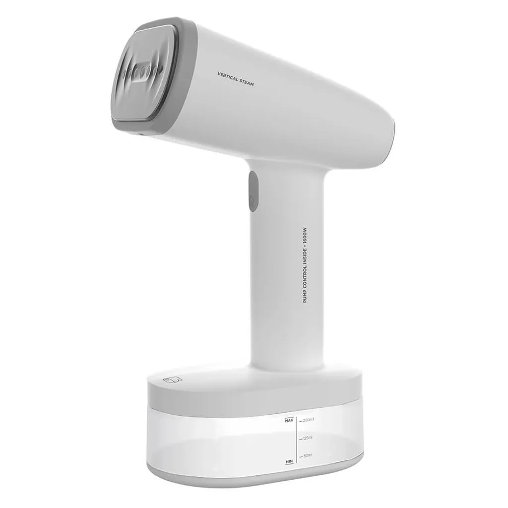 Cuiseur vapeur vertical BLACK+DECKER idéal pour voyages et chemises