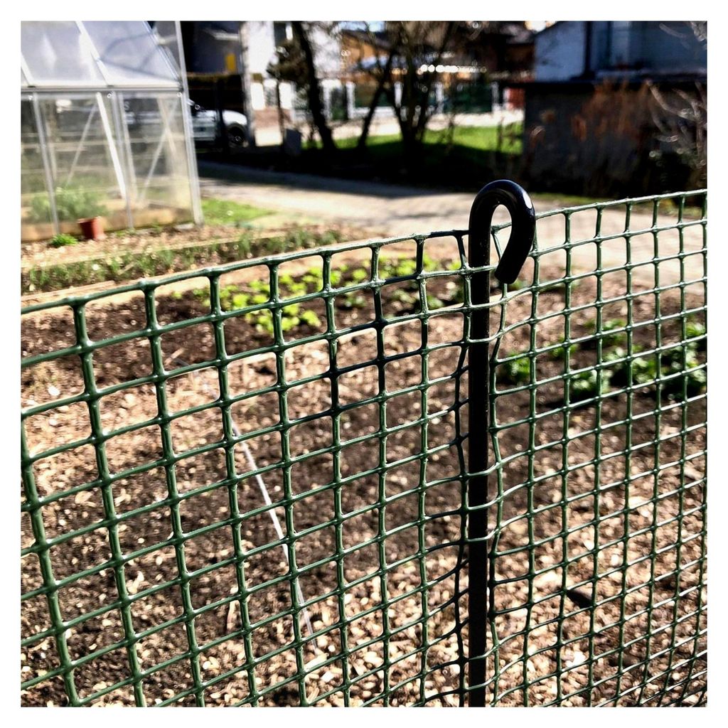 Hühnerzaun 25 m lang | 90 cm hoch | Freilaufgehege für Hühner mit 15 Befestigungsstäben | Mobiler Zaun für Kleintiere | Engmaschiger Geflügel...