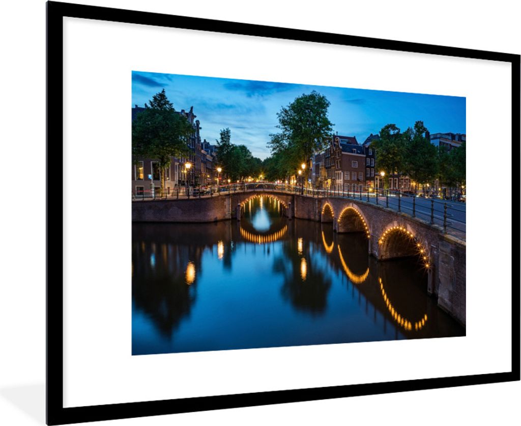 MuchoWow Gerahmtes Poster Beleuchtete Prinsengracht am Abend 90x60 cm - Poster mit Schwarzem Bilderrahmen Wandposter Rahmen Foto Bilder - Wanddek...