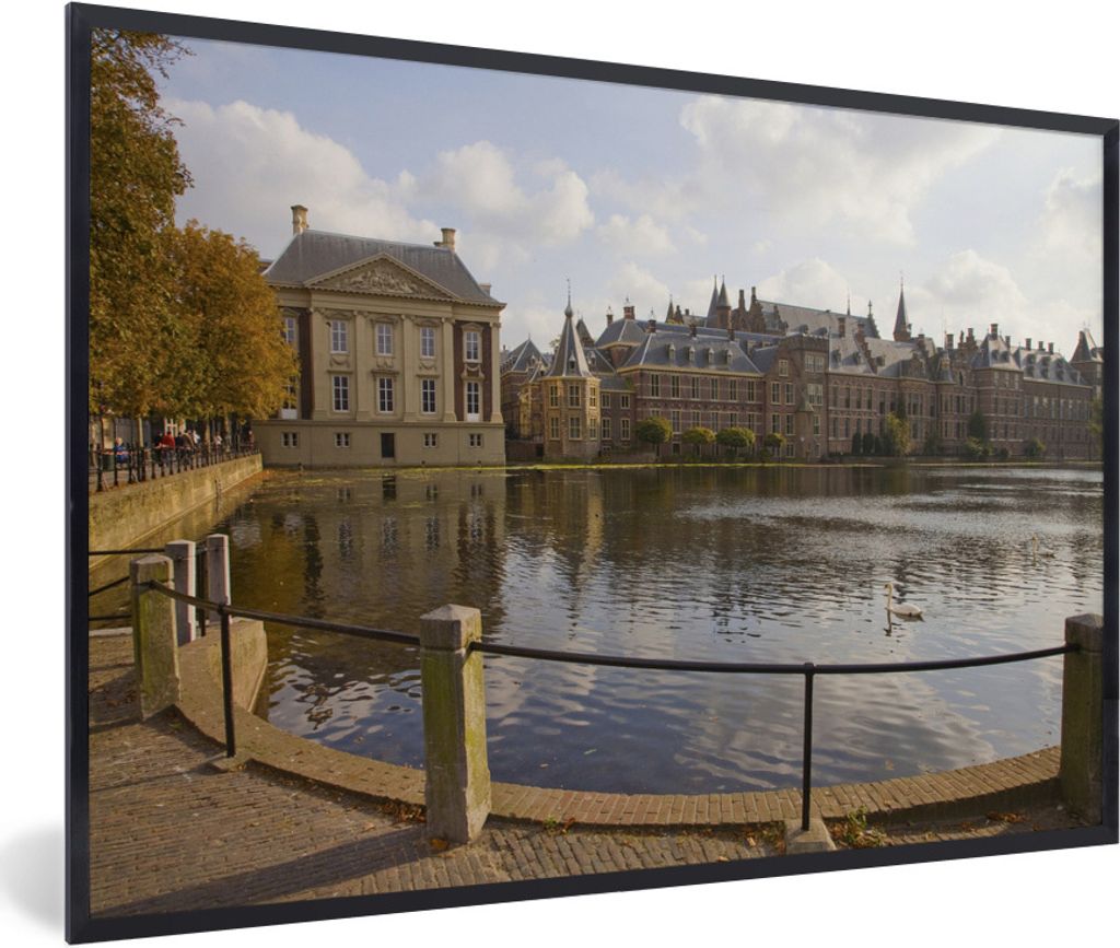 MuchoWow Gerahmtes Poster Teich vor dem Binnenhof in Den Haag 30x20 cm - Poster mit Schwarzem Bilderrahmen Wandposter Rahmen Foto Bilder - Kunstd...