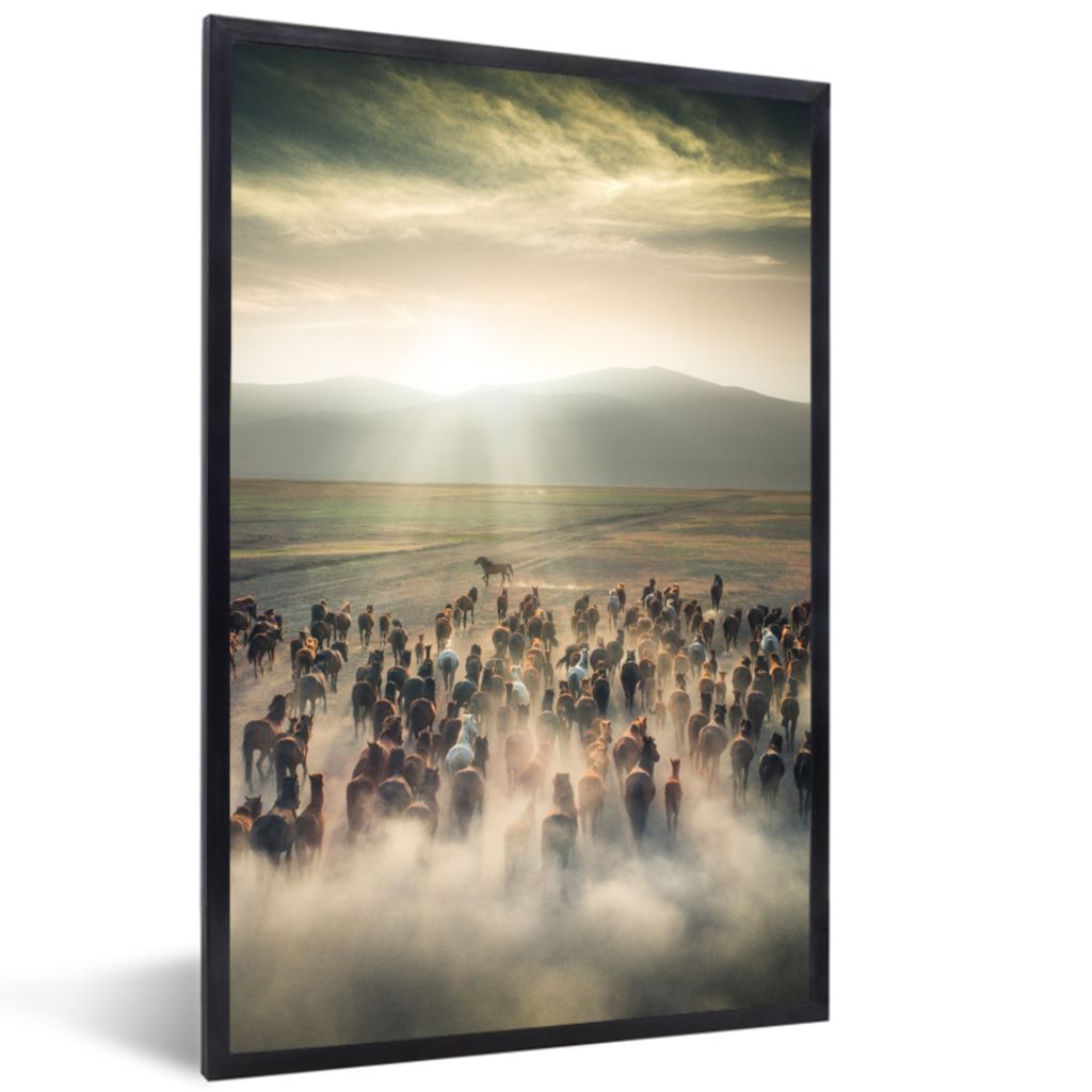 MuchoWow Gerahmtes Poster Pferde - Natur - Nebel - Wildtiere 20x30 cm - Poster mit Schwarzem Bilderrahmen Wandposter Rahmen Foto Bilder - Drucken...