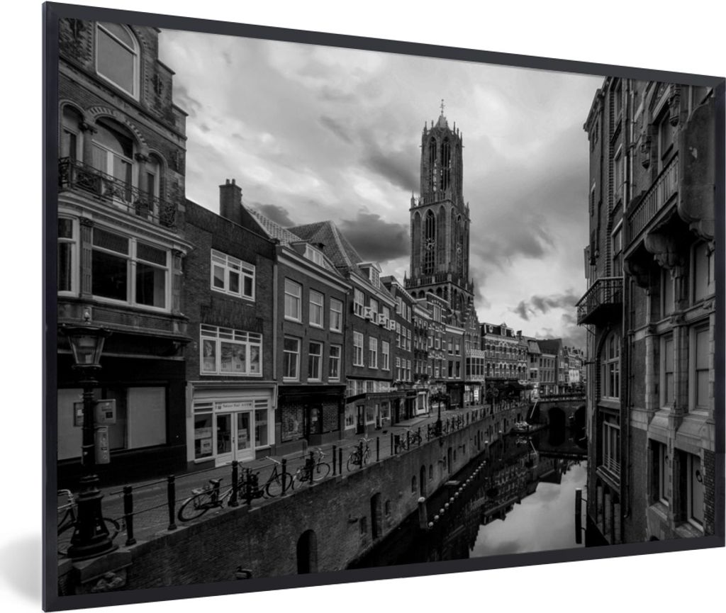 MuchoWow MuchoWow Gerahmtes Poster Die Grachten im Zentrum von Utrecht in den Niederlanden - schwarz und weiß 60x40 cm - Poster mit zchwarzem ...