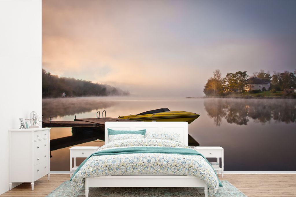 MuchoWow Fototapete für Wohnzimmer oder Schlafzimmer Wandtapete Vinyl Motivtapete Gelbes Schnellboot liegt an der Anlegestelle - 330x220 cm - Fo...