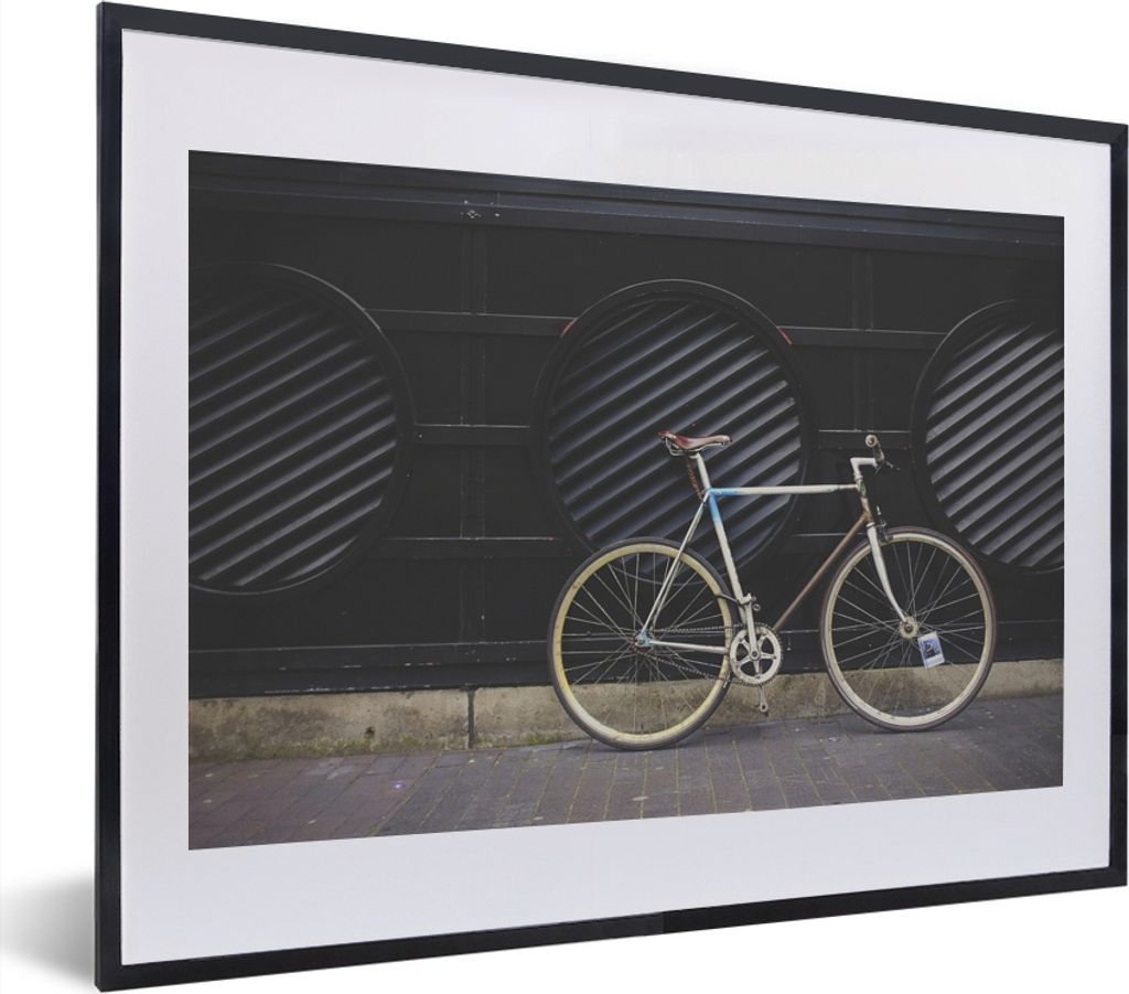 MuchoWow MuchoWow Gerahmtes Poster Ein auf dem Bürgersteig abgestelltes Fahrrad 40x30 cm - Poster mit zchwarzem Bilderrahmen - Bilderrahmen - ...