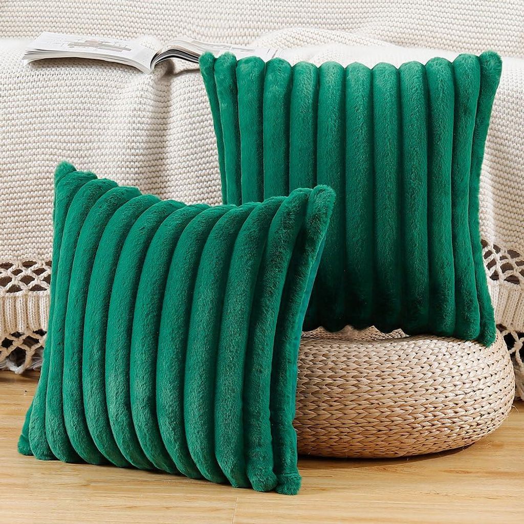 Set mit 2 dekorativen Kissenbezügen aus Kunstfell, flauschig, gestreift, grün, 60 x 60 cm