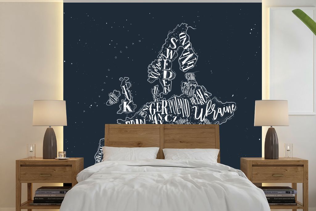 MuchoWow Fototapete für Wohnzimmer oder Schlafzimmer Wandtapete Vinyl Motivtapete Karte - Europa - Kreidetafel - 350x350 cm - Schlafzimmertapete