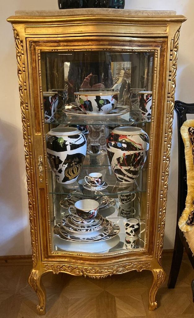 Casa Padrino Barock Vitrine Gold / Creme - Handgefertigter Massivholz Vitrinenschrank mit Glastür und Marmorplatte - Wohnzimmer Möbel im Barockst...
