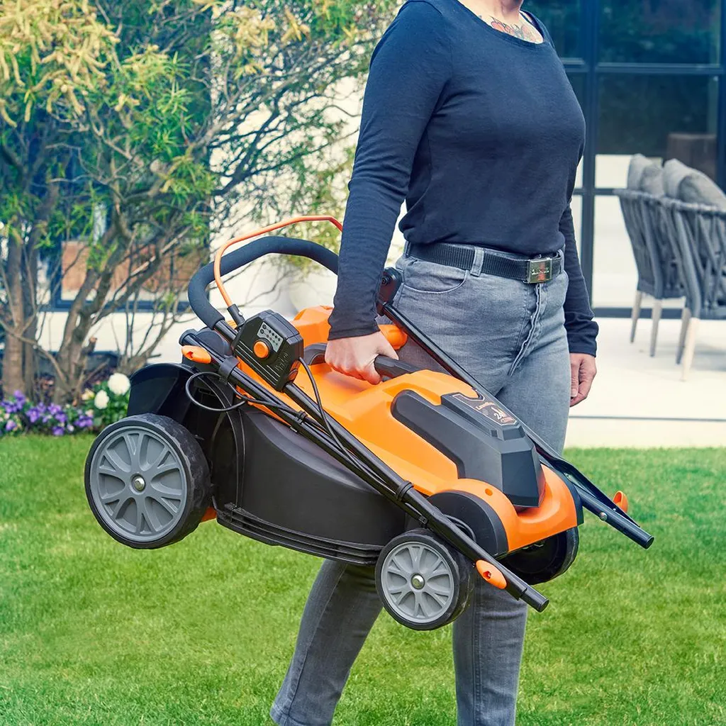 Tondeuse à gazon sans fil LawnMaster CLMF2437G 24V avec 2 batteries 4Ah - 4