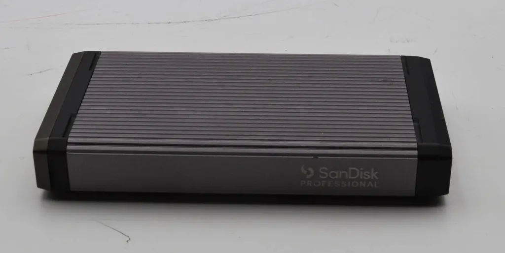 Solution Transfert CFast SanDisk PRO-READER contre les Lenteurs USB-C - 4