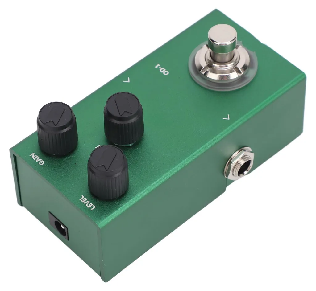 Pédale overdrive pour basse avec réglage de saturation et égalisation