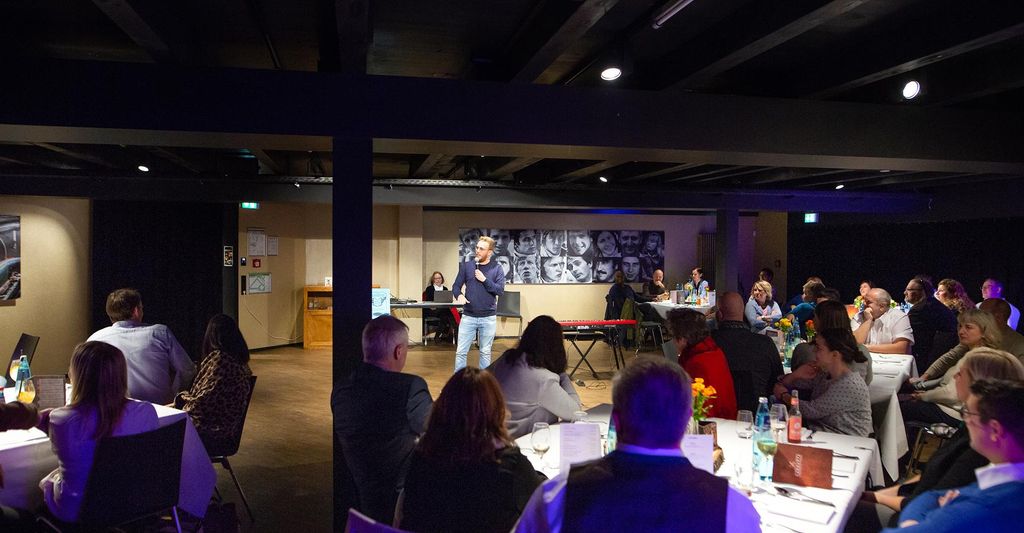 mydays Comedy Dinner Heidelberg; Erlebnis verschenken oder selbst erleben; Gutschein für 1 Person(en)