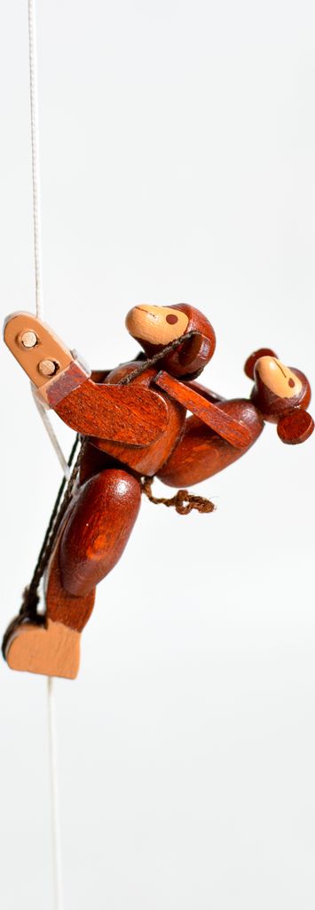 Holzspielzeug Kletterfigur Affe mit Jungem Höhe=6,5 Produktbild 