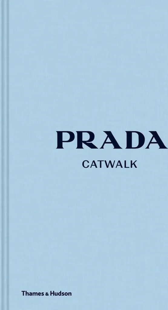 Prada Catwalk Guide Complet pour Maîtriser l'Histoire de la Mode Prada