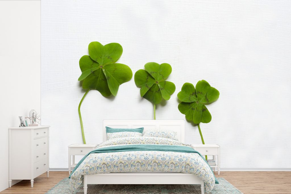 MuchoWow Fototapete für Wohnzimmer oder Schlafzimmer Wandtapete Vinyl Motivtapete Drei Kleeblätter - 525x350 cm - Das Hintergrundbild