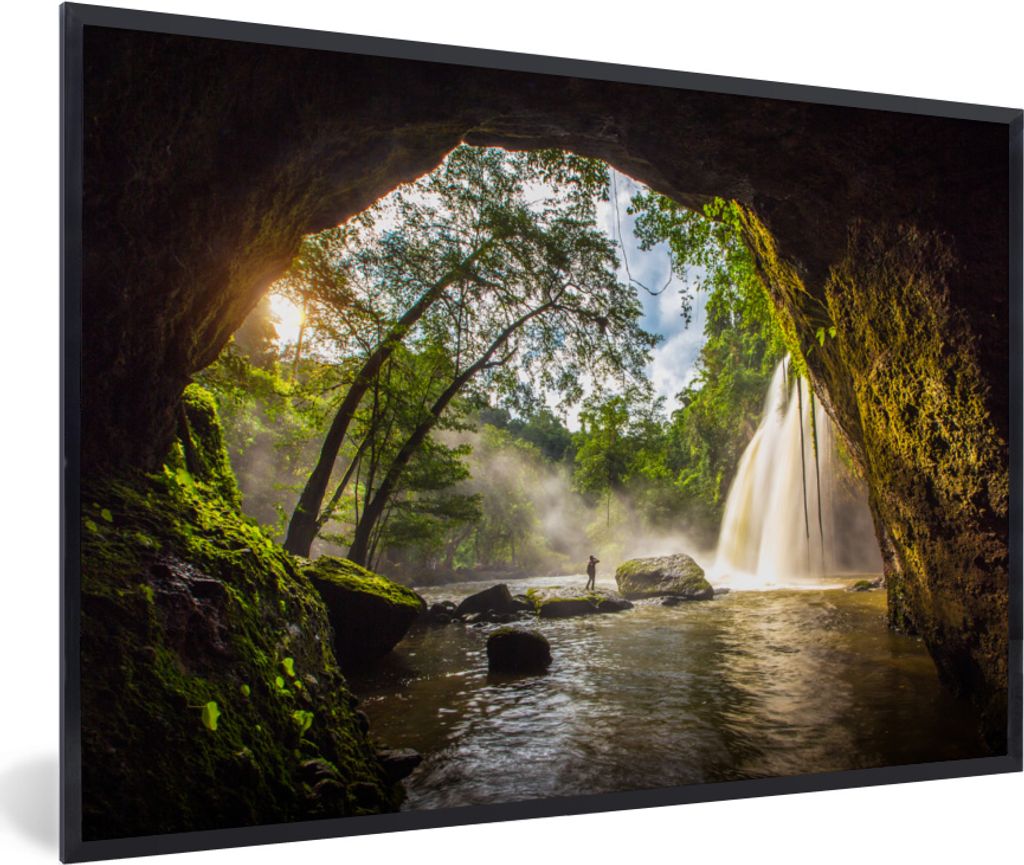 MuchoWow MuchoWow Gerahmtes Poster Durchsichtige Wasserfallhöhle - Bäume - Draußen 30x20 cm - Poster mit zchwarzem Bilderrahmen - Kunstdruck...