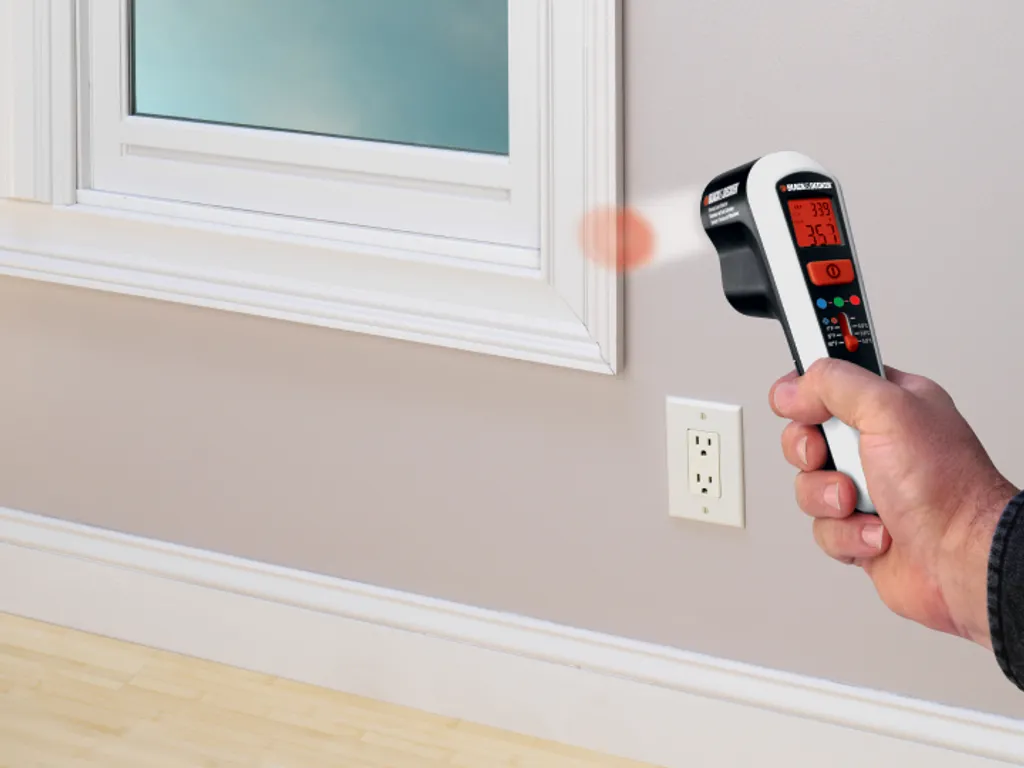 Détecteur Énergie TLD100 Black & Decker avec Affichage LED Couleur