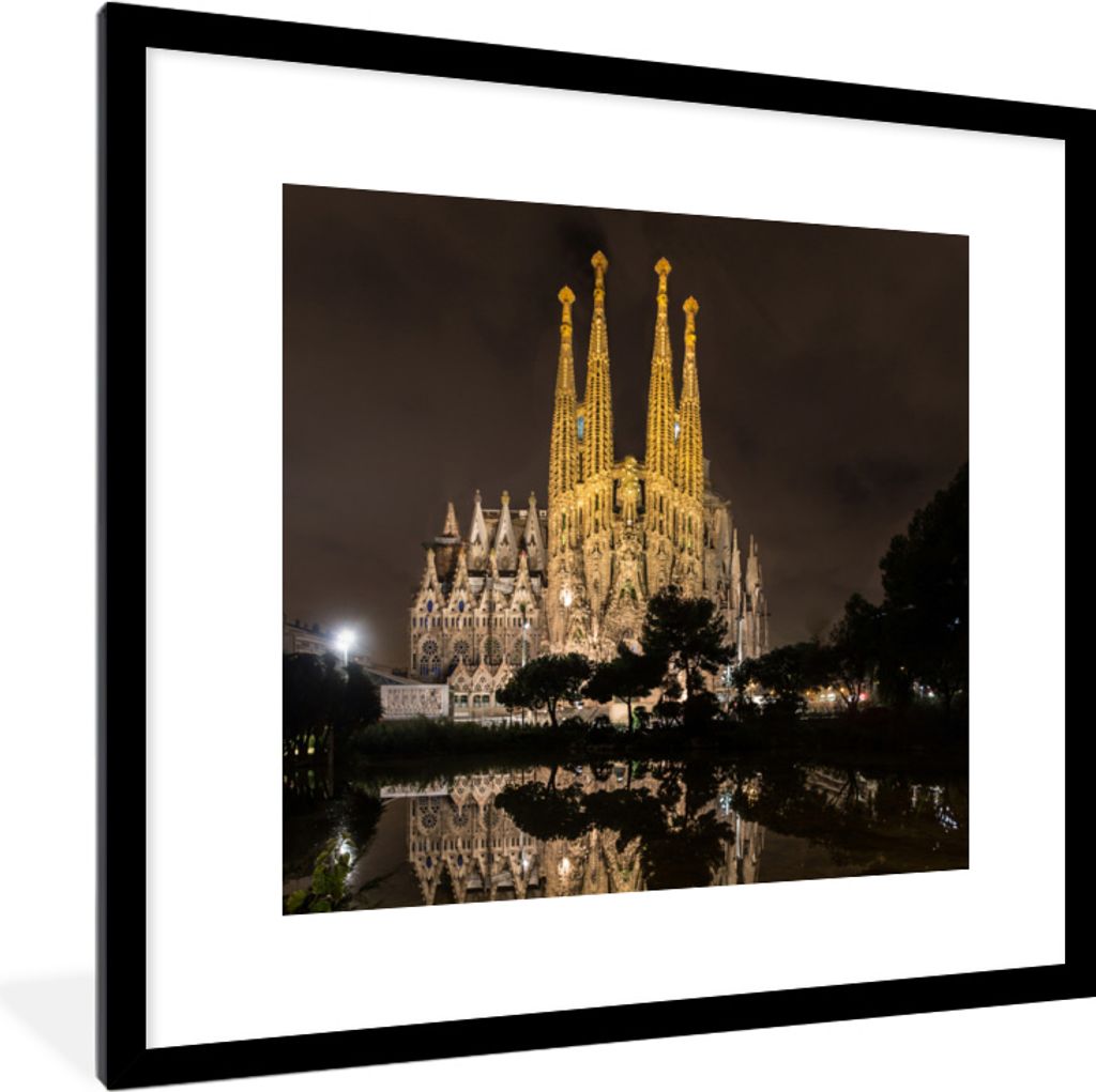 MuchoWow MuchoWow Gerahmtes Poster Die beleuchtete Sagrada Familia in Barcelona bei Nacht 40x40 cm - Poster mit zchwarzem Bilderrahmen - Poster...