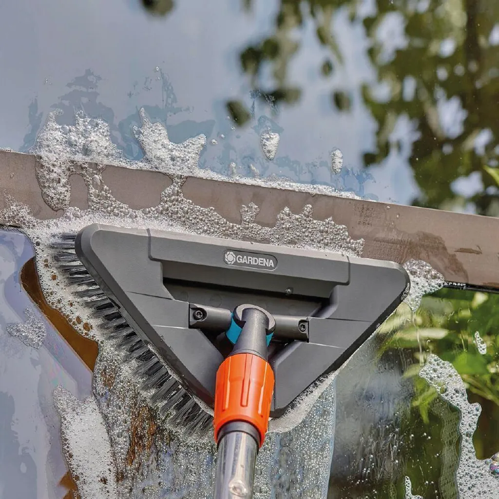 Brosse Gardena Cleansystem Soft Flex : finissez-en avec les rayures