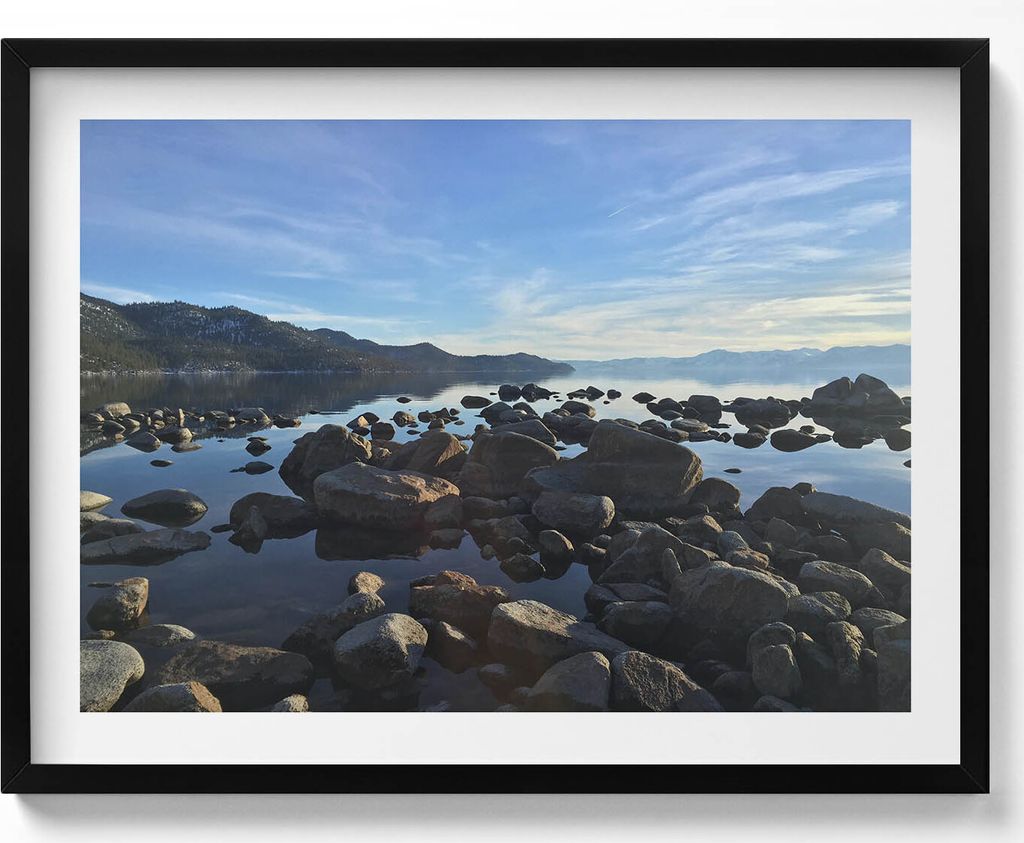 Steine unter einem bedeckten Himmel– Wandbild mit Rahmen – Gerahmtes Bild – Wanddekoration – 80x60 cm – Schwarz Rahmen