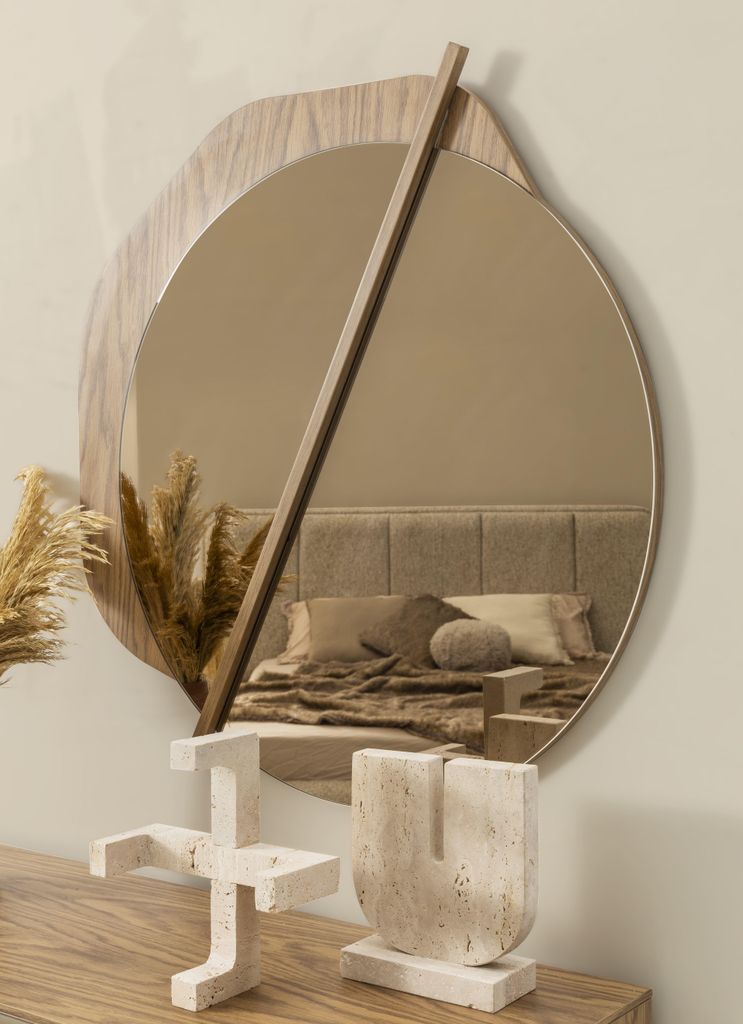 Eleganter Brauner Spiegel – Klassisches Design für Ihr Zuhause