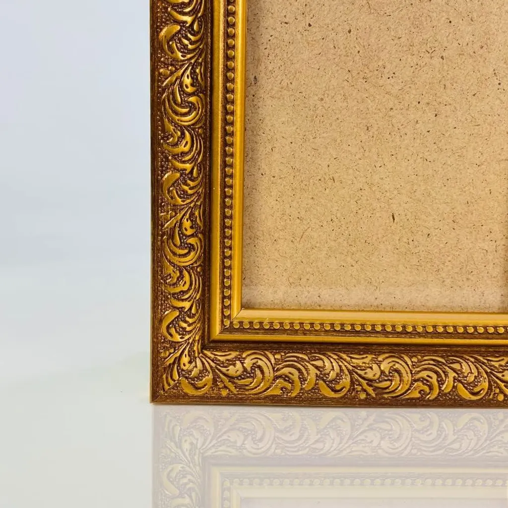Cadre de style ancien marron et or A4 pour habiller vos murs de salon