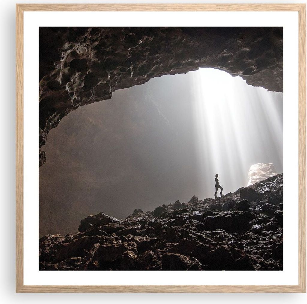 Gerahmtes Poster - Rahmen in heller Eiche - Höhle Morgendämmerung Frau - 60x60 cm - Wand Bild - Wanddeko - Wandbilder - Kunstposter - Wandposter ...