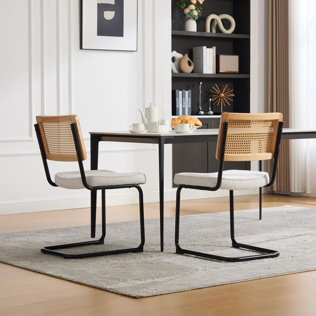Moderner Rattan-Esszimmerstuhl mit schwarzem Metallgestell, Produktbild 