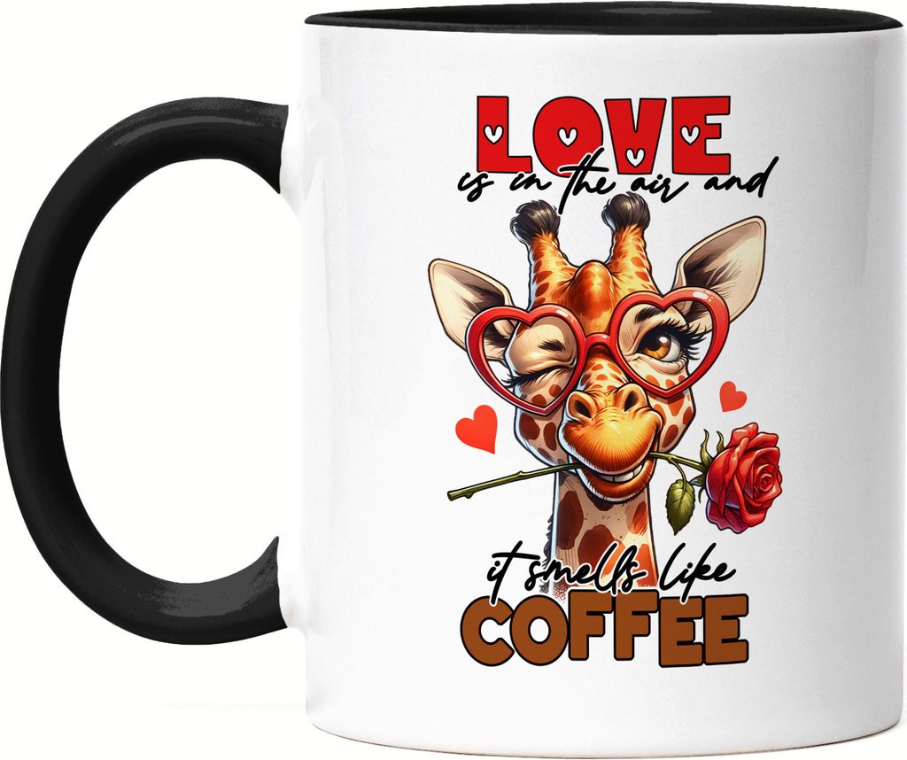 Love is in the air and it smells like coffee Tasse Schwarz lustiger Spruch Liebe Kaffee Giraffe