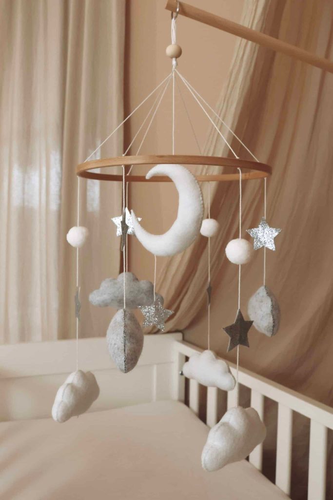 Handgefertigtes baby mobile Mond und Sterne