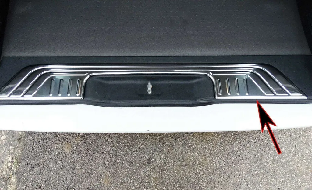 Évitez les rayures de coffre : seuil de chargement inox Mercedes W447