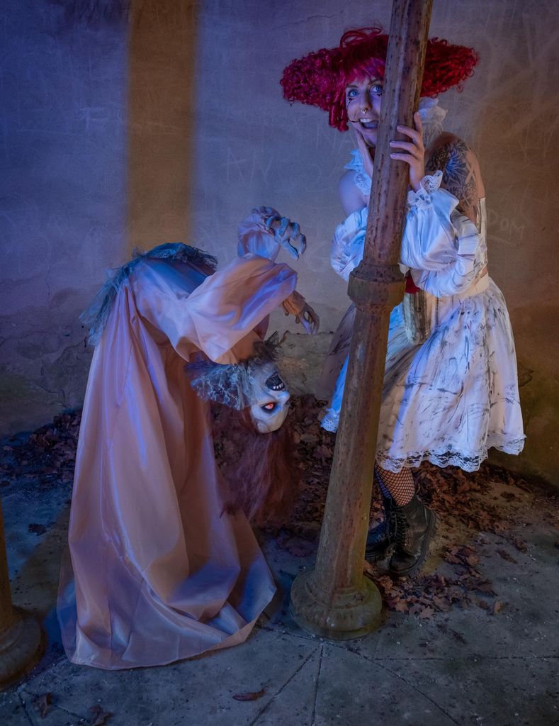 Verfluchte Dame animierte Dekofigur 130 x 70 cm -