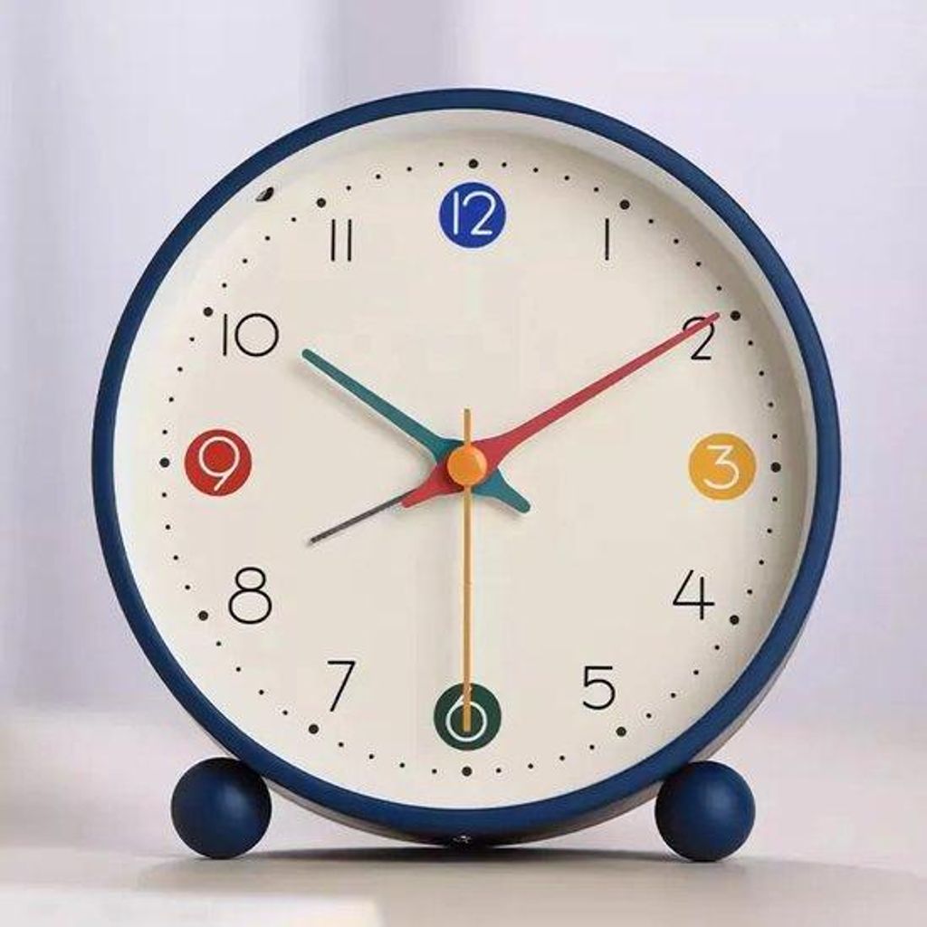 Wegwerkeloze wekker, kleine digitale klok met nachtlampje, 11 * 12 cm, batterijen, lange beltoon, lange batterijduur, modern design