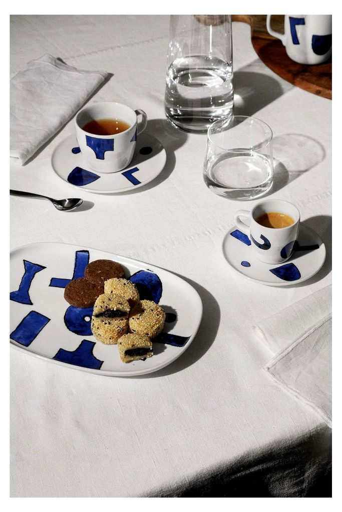 Itsumo - Yunoki Ware Set bestehend aus einer Tee-Obertasse und Untertasse, minimalistische Ästhetik, aus weißem Porzellan mit Samiro Yunoki Dekor...