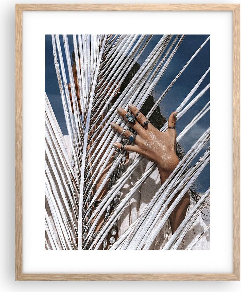 Gerahmtes Poster - Rahmen in heller Eiche - Hände Finger Schmuck - 40x50 cm - Wand Bild - Wanddeko - Wandbilder - Kunstposter - Wandposter - Bilde...