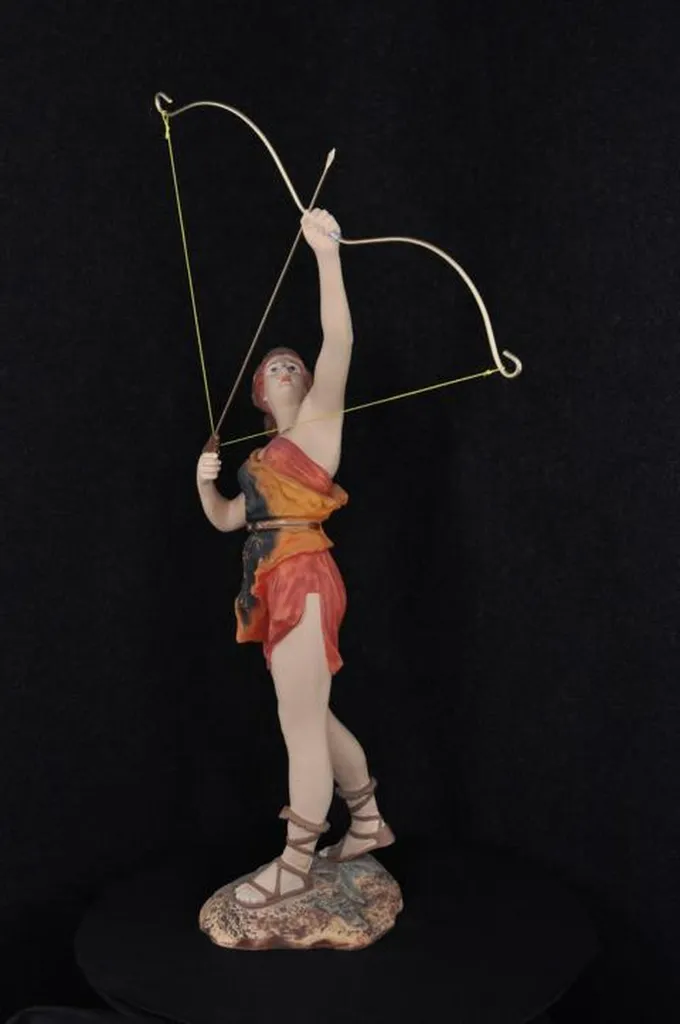 Statuette Diane à l'Arc Finition Antique Sculpture Abstraite Luxe