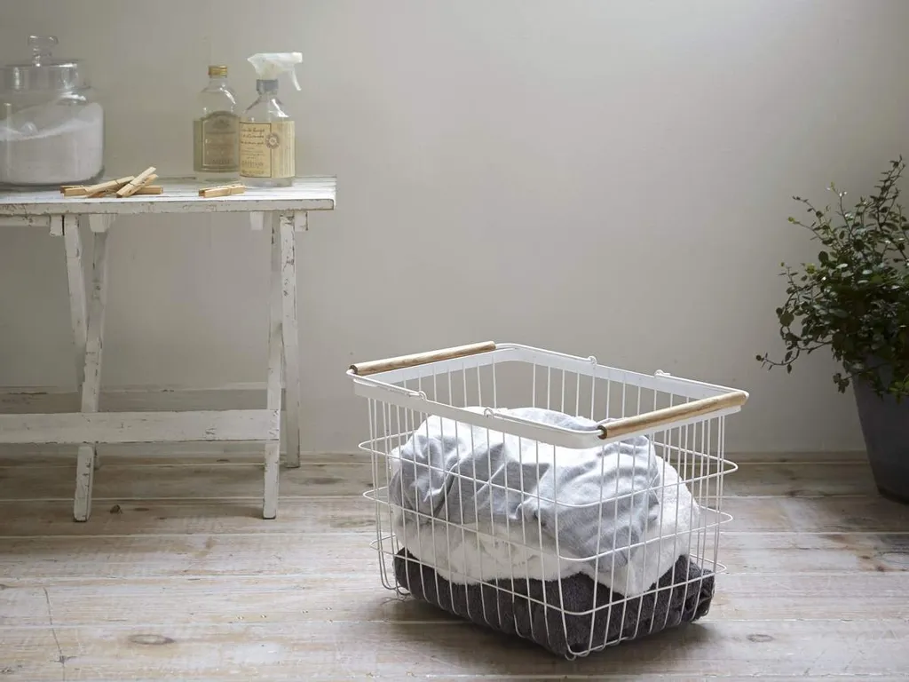 Yamazaki Tosca Panier à linge M blanc Grille métallique et bois 23L