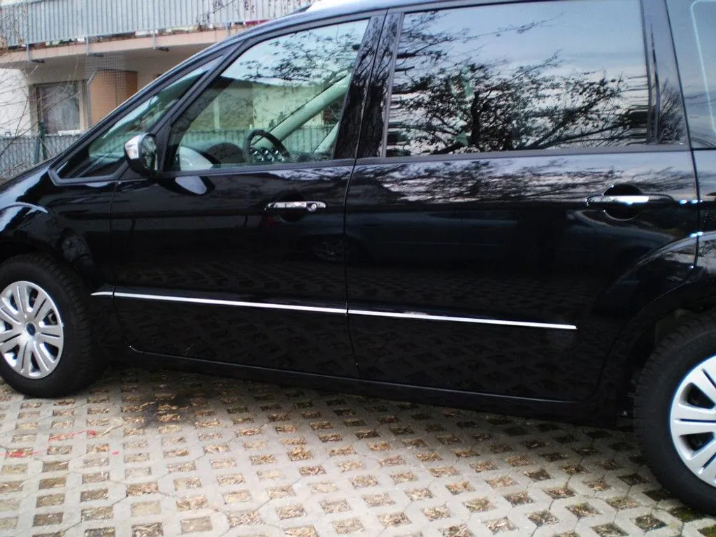 Personnalisez votre Ford S-MAX avec des Baguettes de Portes Chromées 4P