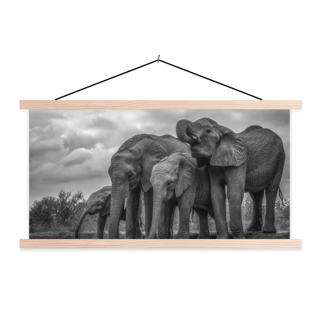 MuchoWow Textilposter Elefant - Tiere - Wasser - Schwarz und weiß 60x30 cm mit holzfarbenen Rahmen - Dekoration