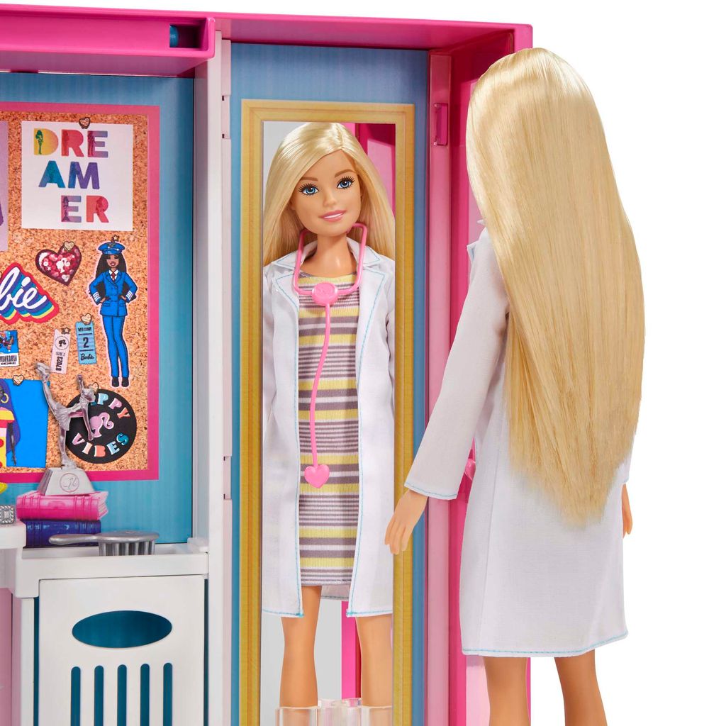 Barbie Traum Kleiderschrank ausklappbar mit Puppe, Zubehör und  Puppen-Kleidung