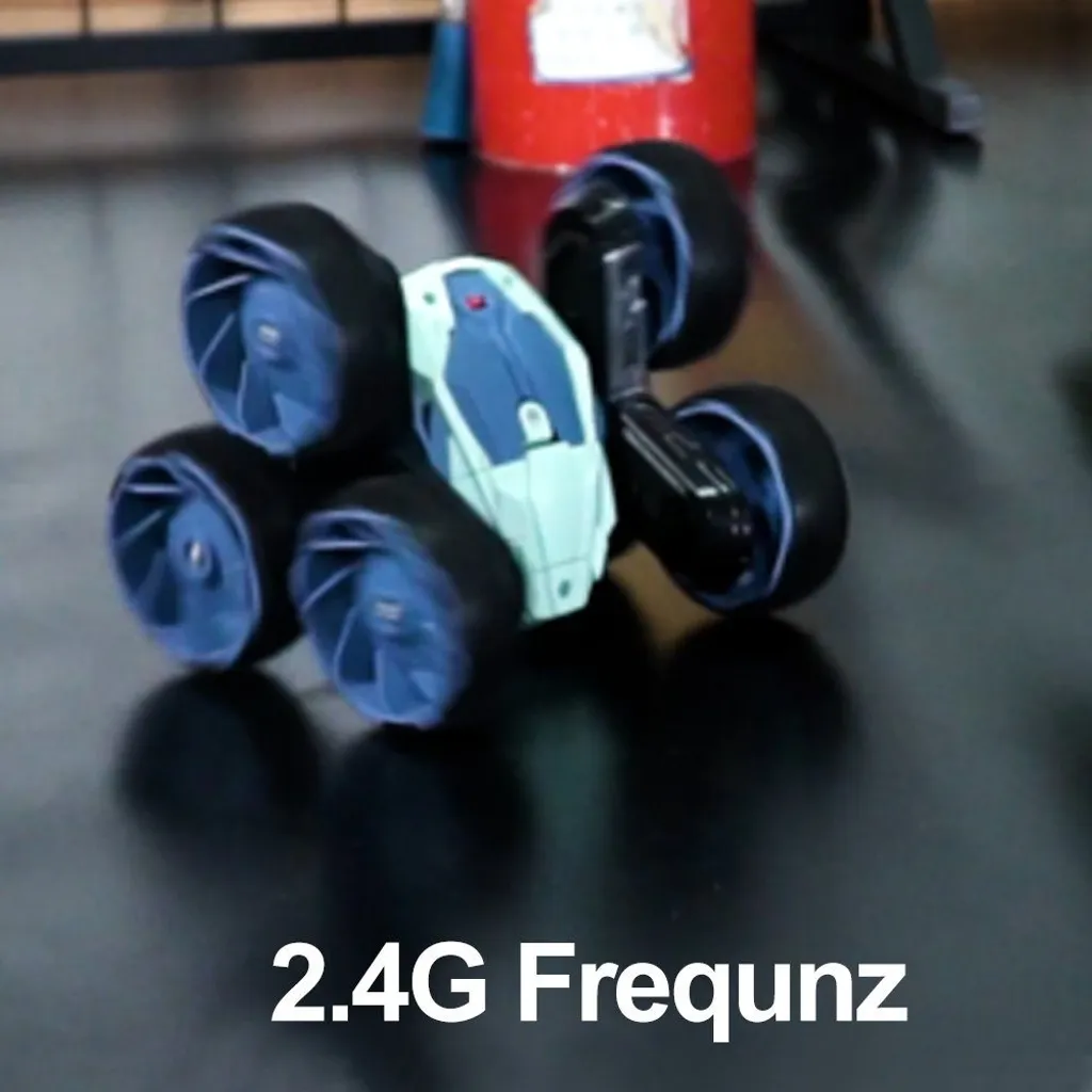 Voiture Télécommandée 360° Rotation Stunt avec Double Flips 2,4GHz